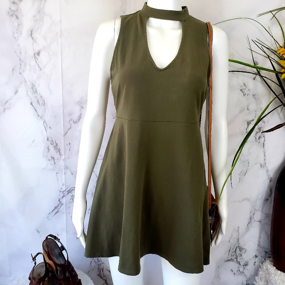 Express cut out v neck olive color skater dress - Picture 5 of 7